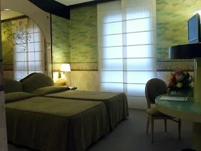 دي إيسته 4*